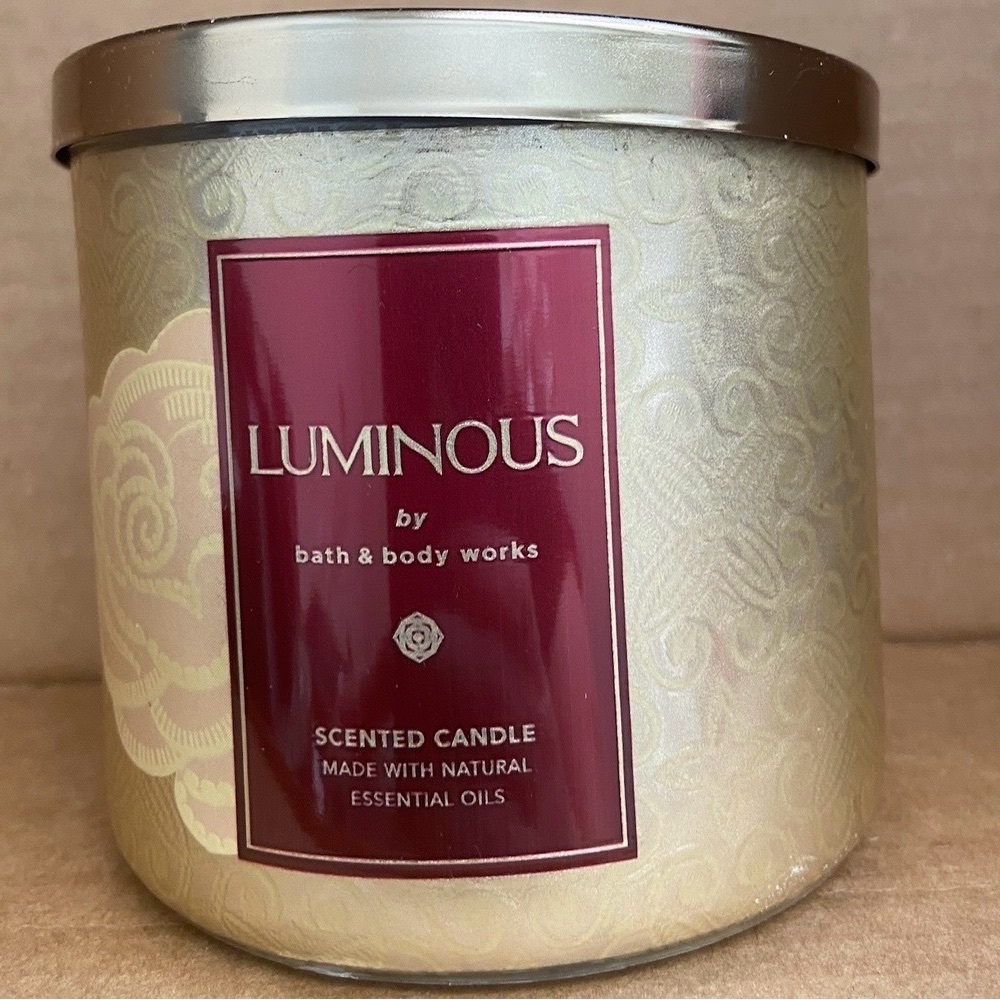 Bath & Body Works Luminous Candle - Cream and Silver